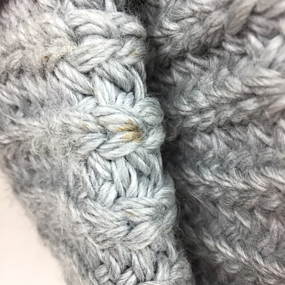 Michael Kors Grey Chunky Knit Oversized Scarf with Pockets - Picture 5 of 6